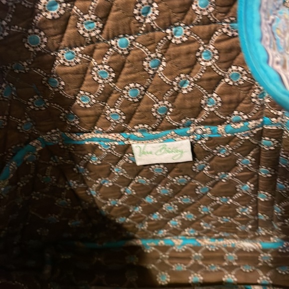 Vera Bradley zip top tote with 6 inner pockets and small front zip pocket. - Picture 4 of 5